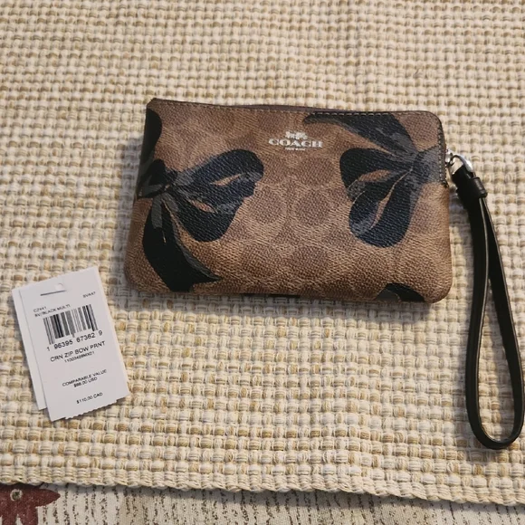 Coach Bow Corner Zip Wallet - Picture 1 of 3